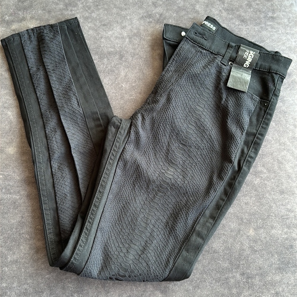☀️BOGO Item NWT Black Express Snake Panel High Rise Legging☀️